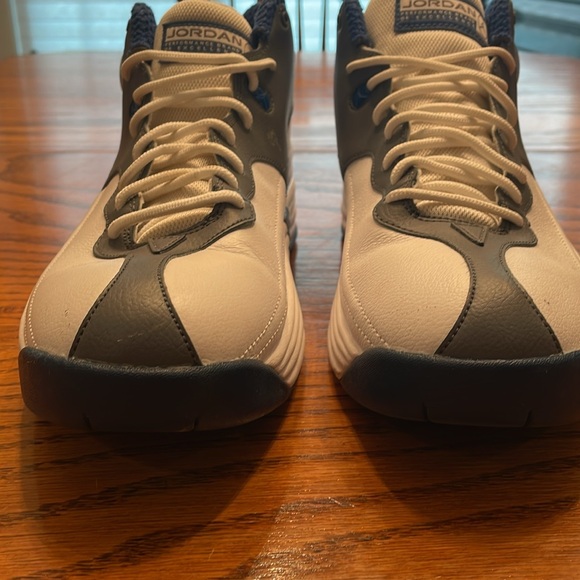 Air Jordan Team 1 Basketball Shoes - Picture 3 of 9